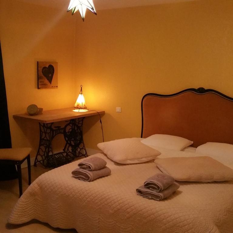 Chambres Touristiques La Cour Des Hotes オベルネ エクステリア 写真