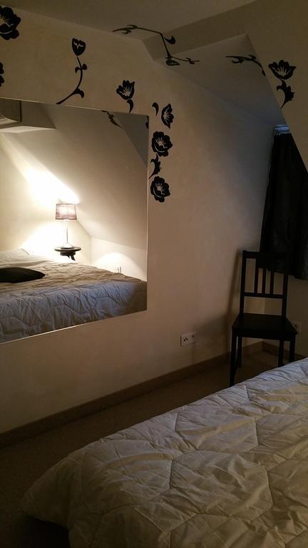 Chambres Touristiques La Cour Des Hotes オベルネ エクステリア 写真