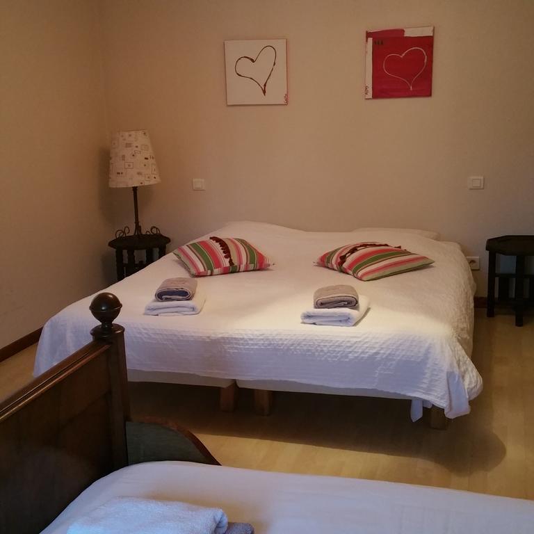 Chambres Touristiques La Cour Des Hotes オベルネ エクステリア 写真