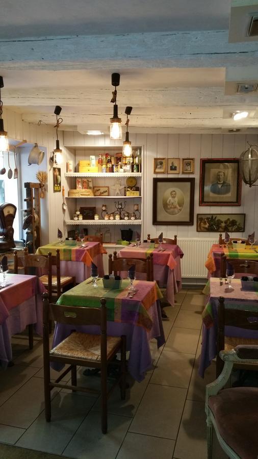 Chambres Touristiques La Cour Des Hotes オベルネ エクステリア 写真
