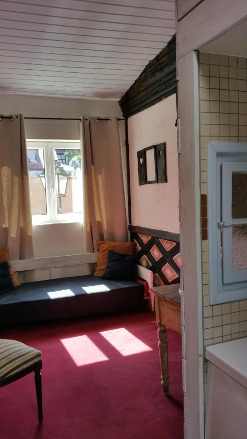 Chambres Touristiques La Cour Des Hotes オベルネ エクステリア 写真